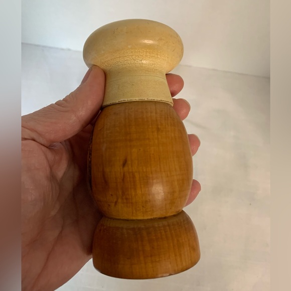 VINTAGE | Wooden Chef Salt & Pepper Shaker Set - Picture 5 of 11